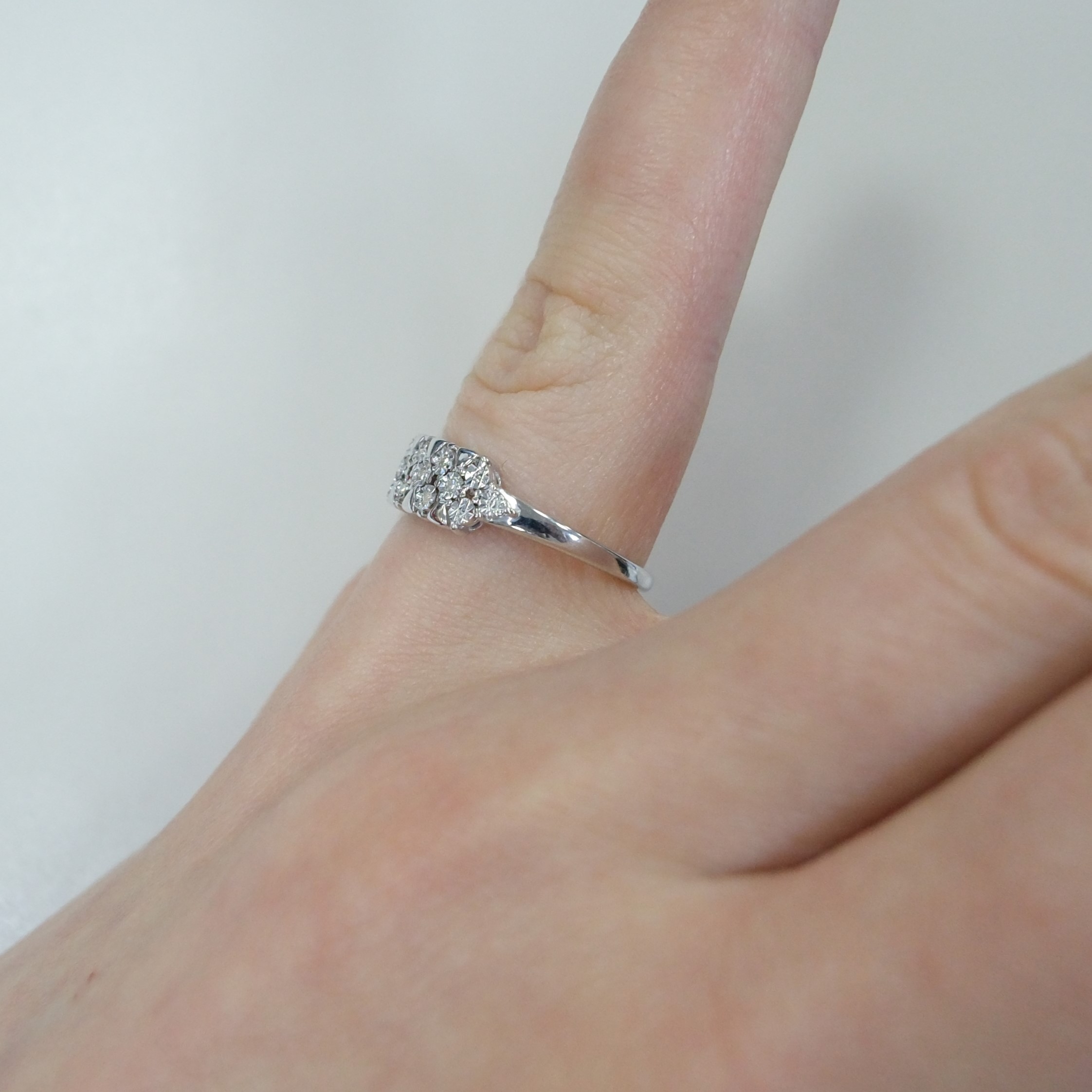 Серебряное кольцо с бриллиантами